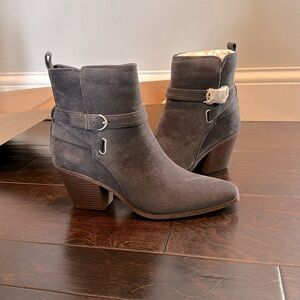 Just Fab Della Booties Magnet color 7 NIB